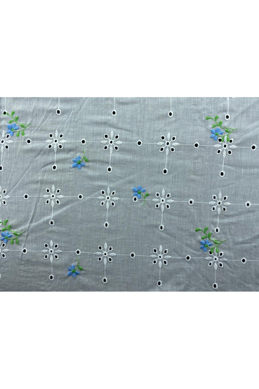 Mavi-Yeşil Çiçek Nakışlı Kasar Brode Kumaş