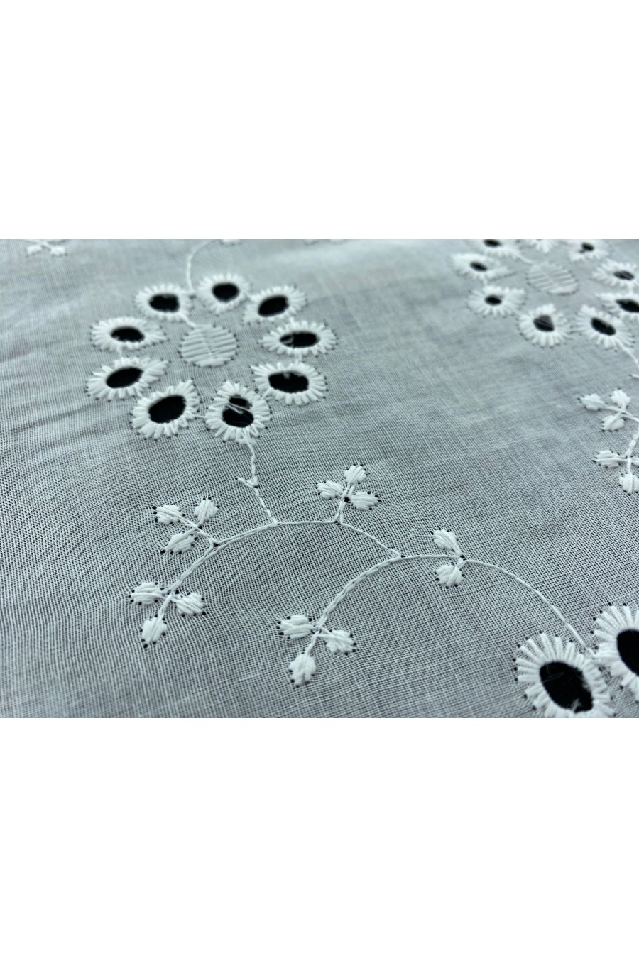 Bohrer Detaylı Mat Polyester Vual Brode Kumaş