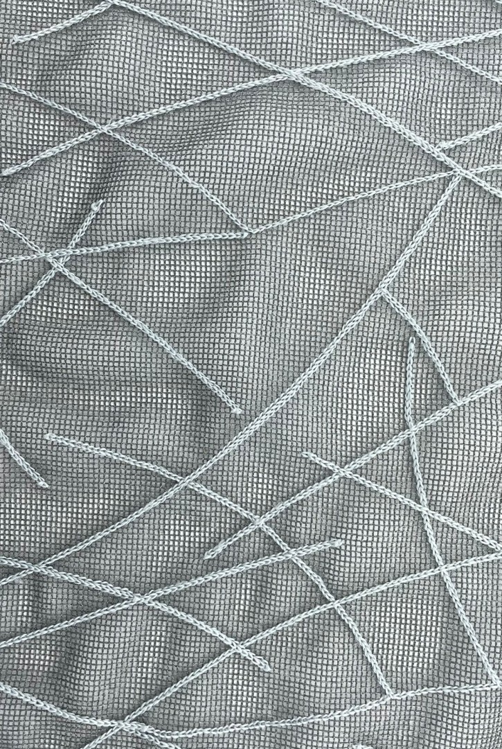 19793 KUMAŞ/YERLİ/LEZ/POLYESTER/SÜZENELİ/FİLE/ANTRASİT ZEMİN/GRİ İP/150 CM