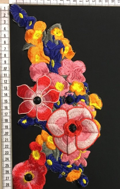 Tek Çiçekli Renkli Aplik Nakış