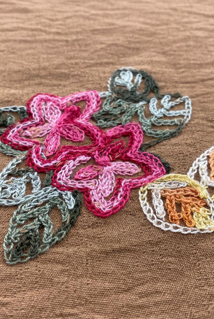 Renkli Nakışlı Kahve Aerobin Kumaş