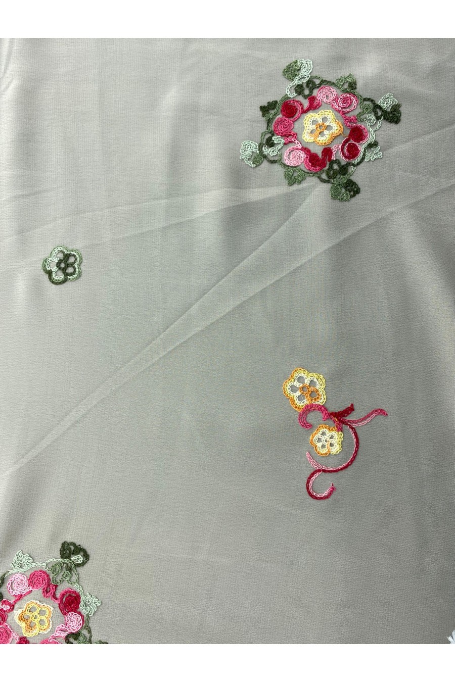 Bej Zemin Renkli Nakışlı Şifon Kumaş