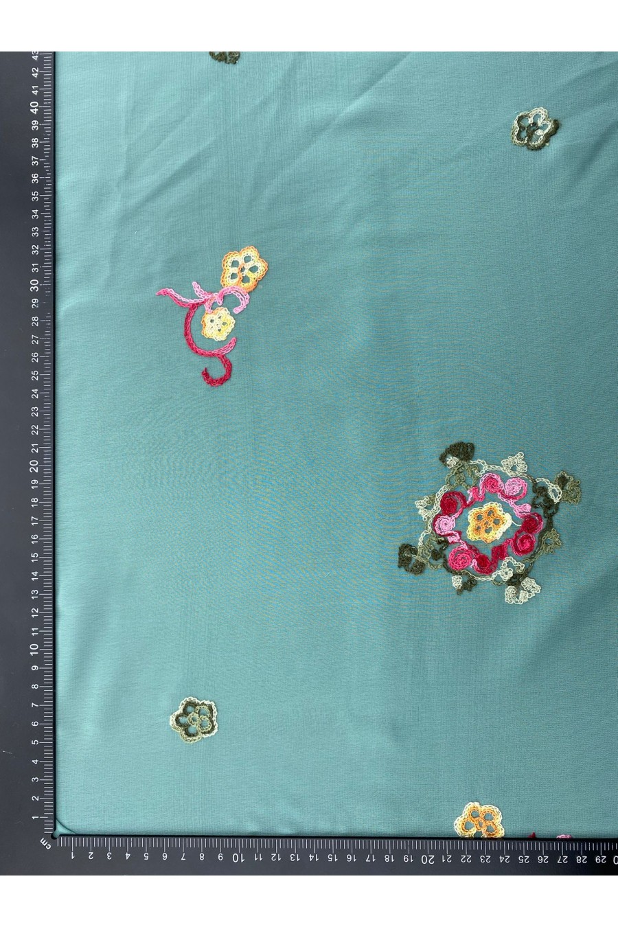 16540-METRE Mint Zemin Renkli Nakışlı Şifon