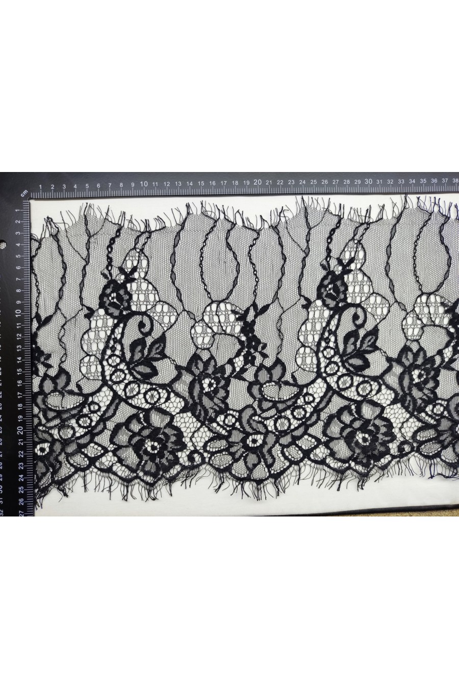 Kordlu Sakallı Siyah Naylon Dantel, Yerli