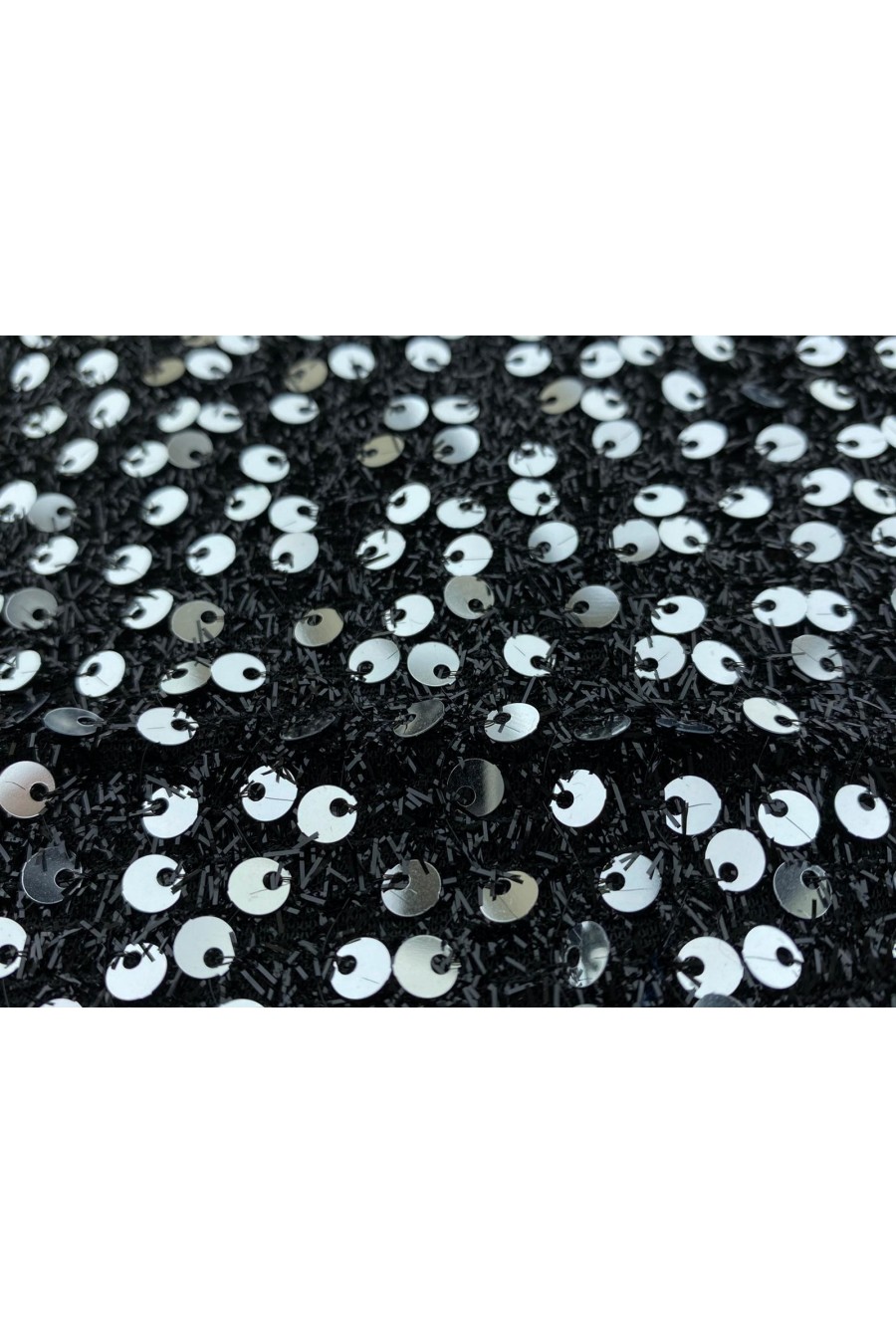 Gümüş Sakallı Pullu Payet Kumaş, 130 cm