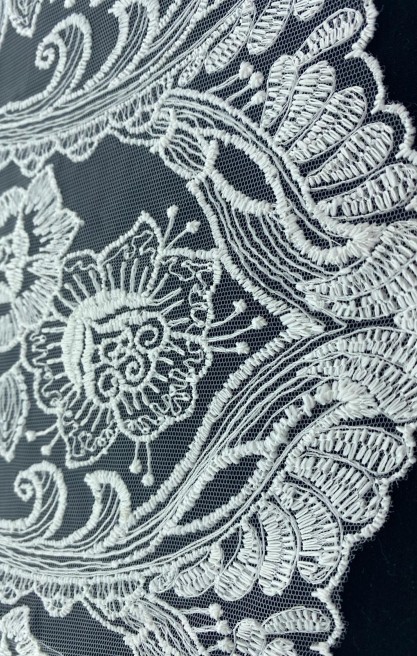 Beyaz Tül Üzeri Mat Polyester Brode Bant