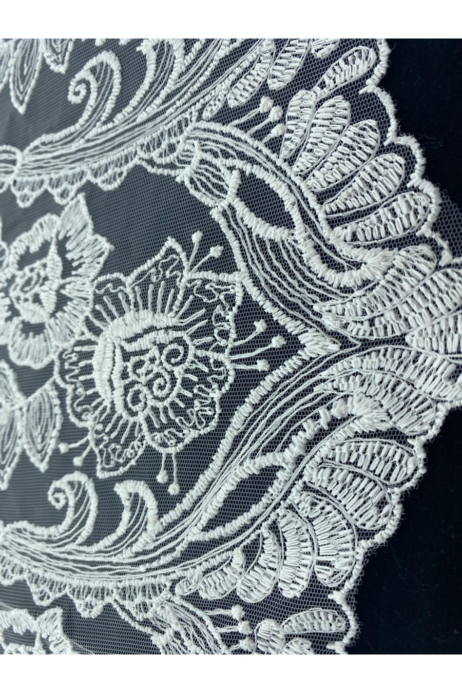 Beyaz Tül Üzeri Mat Polyester Brode Bant