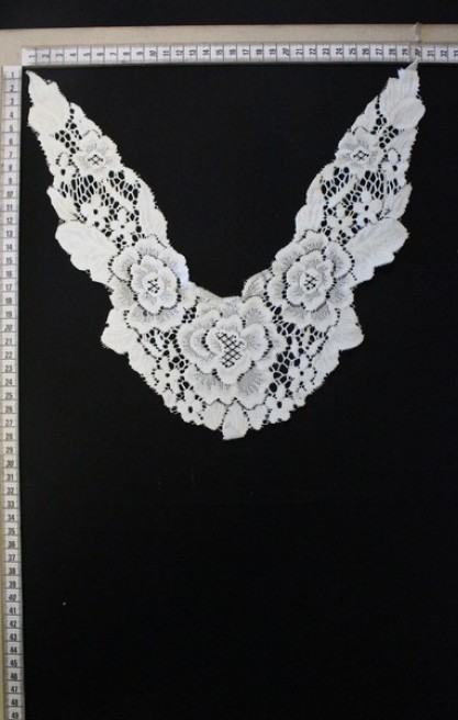 Ham Yapıda Polyester Dantel Yaka