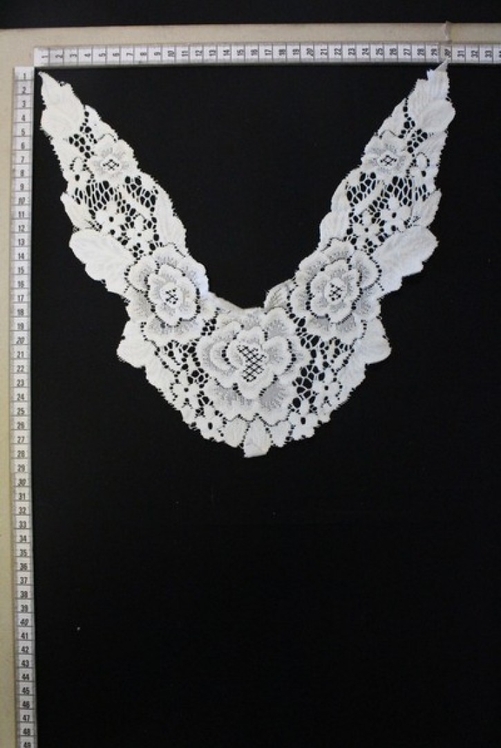 Ham Yapıda Polyester Dantel Yaka