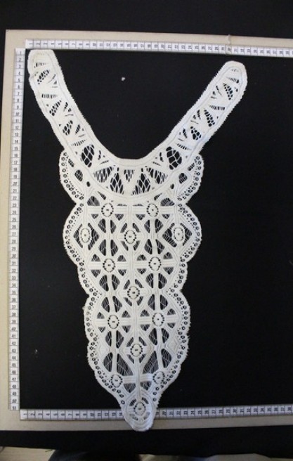 Ham Yapıda Polyester Dantel Yaka