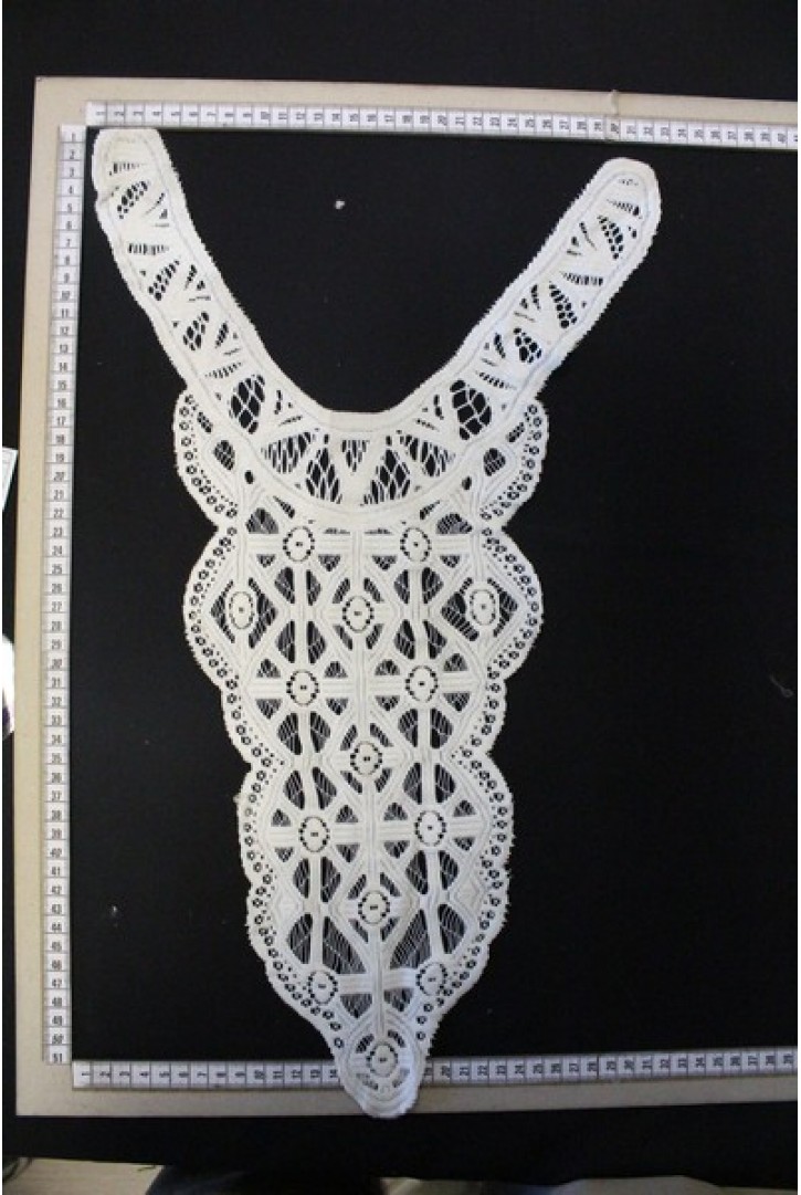 Ham Yapıda Polyester Dantel Yaka