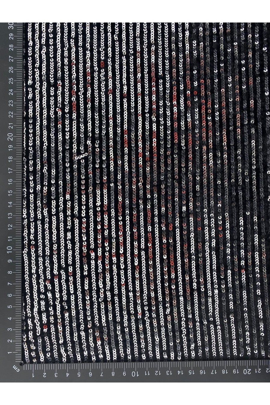 Gümüş Renkli Zara Payet Kumaş, Siyah Kadife Zemin