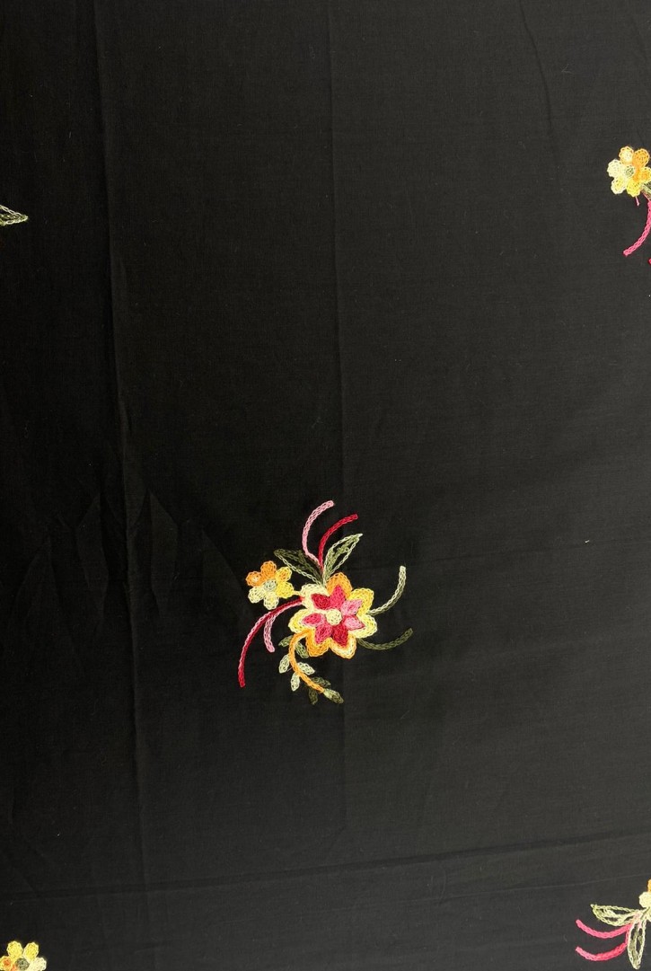 Siyah Zemin Renkli Nakışlı Vual Brode