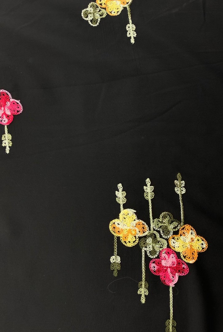 Siyah Zemin Renkli Nakışlı Şifon Kumaş