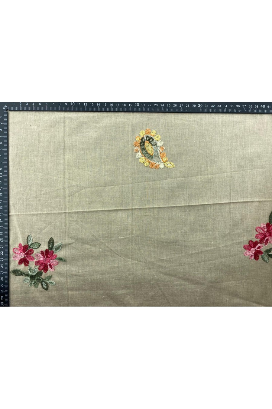 Bej Zemin Renkli Nakışlı Vual Brode