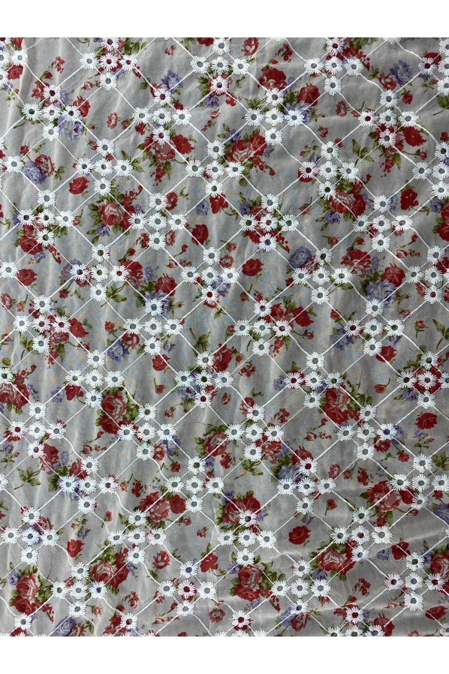 Pudra Zemin Kırmızı Gül Desenli Şifon Brode