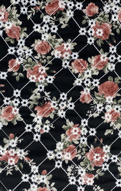 Siyah Zemin Pembe Gül Desenli Şifon Brode