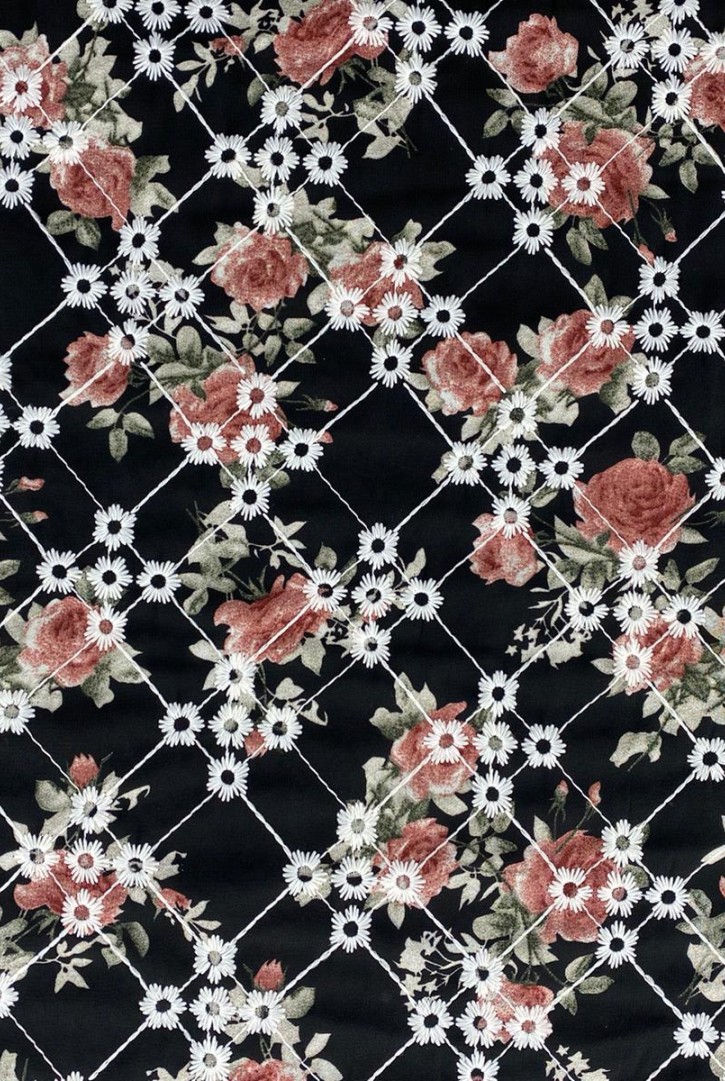 Siyah Zemin Pembe Gül Desenli Şifon Brode