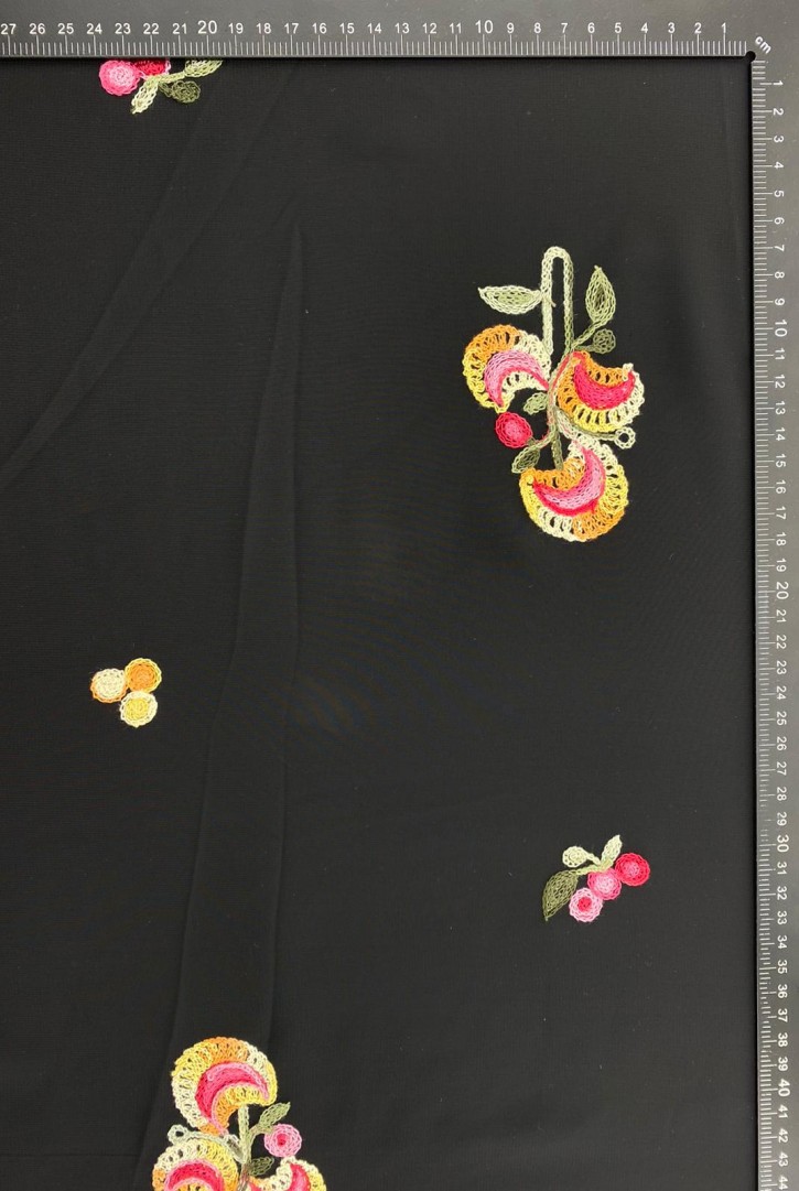 Siyah Zemin Renkli Nakışlı Şifon