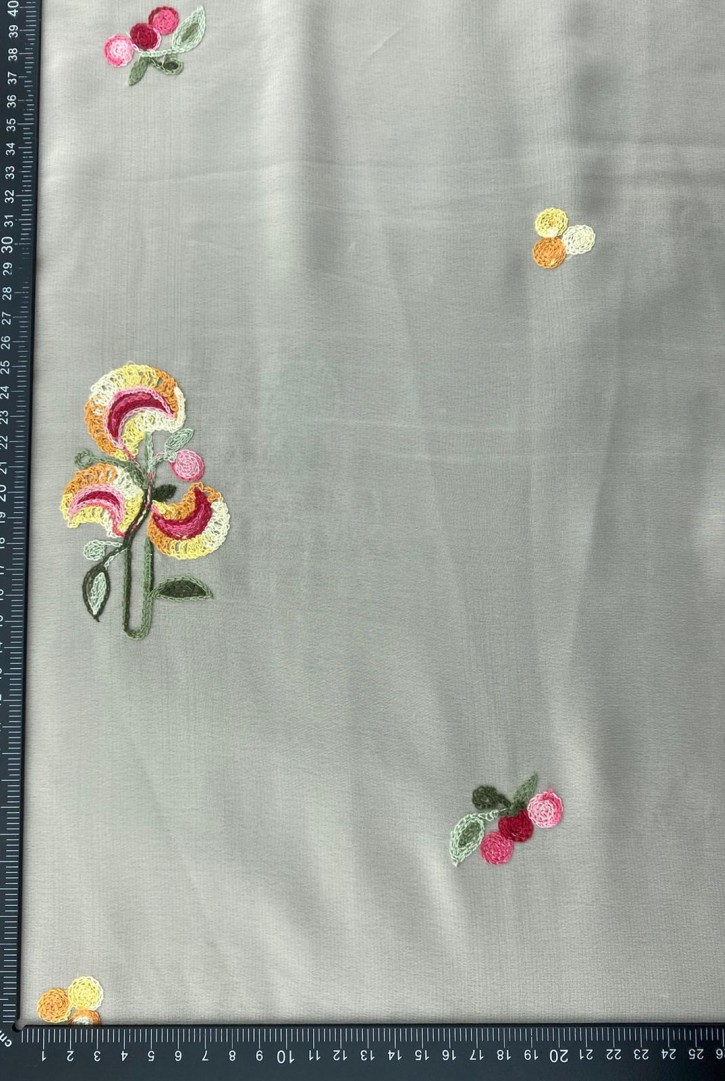 Bej Zemin Renkli Nakışlı Şifon Kumaş