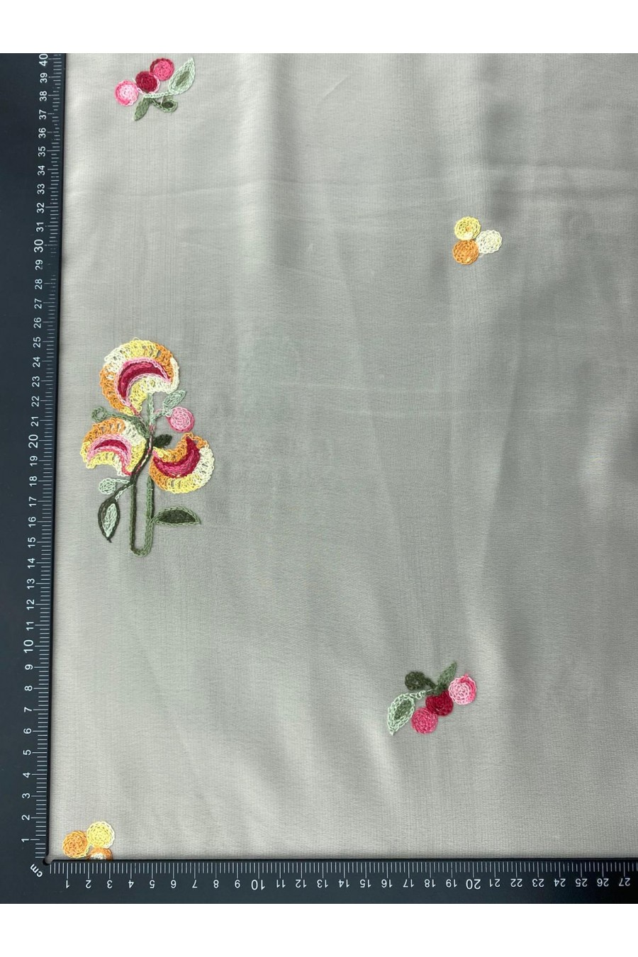 Bej Zemin Renkli Nakışlı Şifon Kumaş