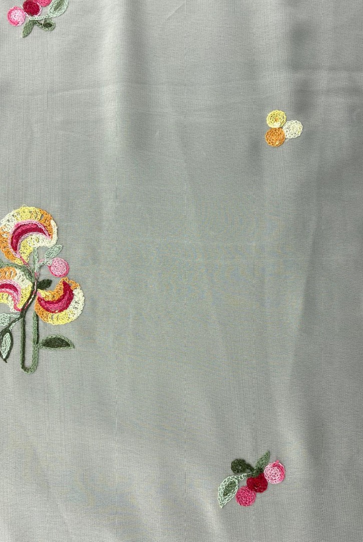 Bej Zemin Renkli Nakışlı Şifon Kumaş