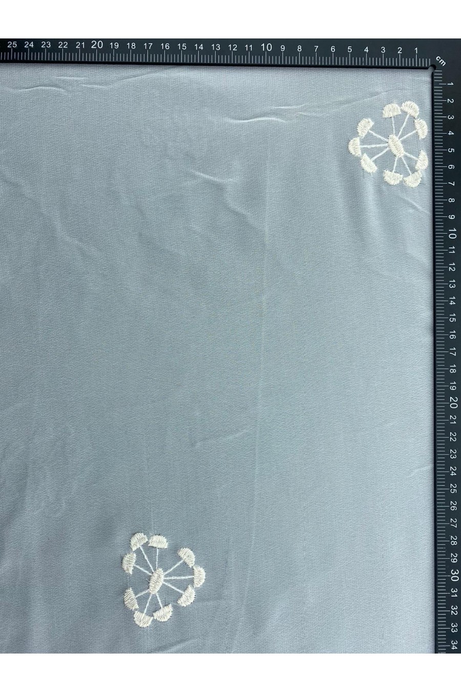 Beyaz Zemin Şifon Üzeri Brode