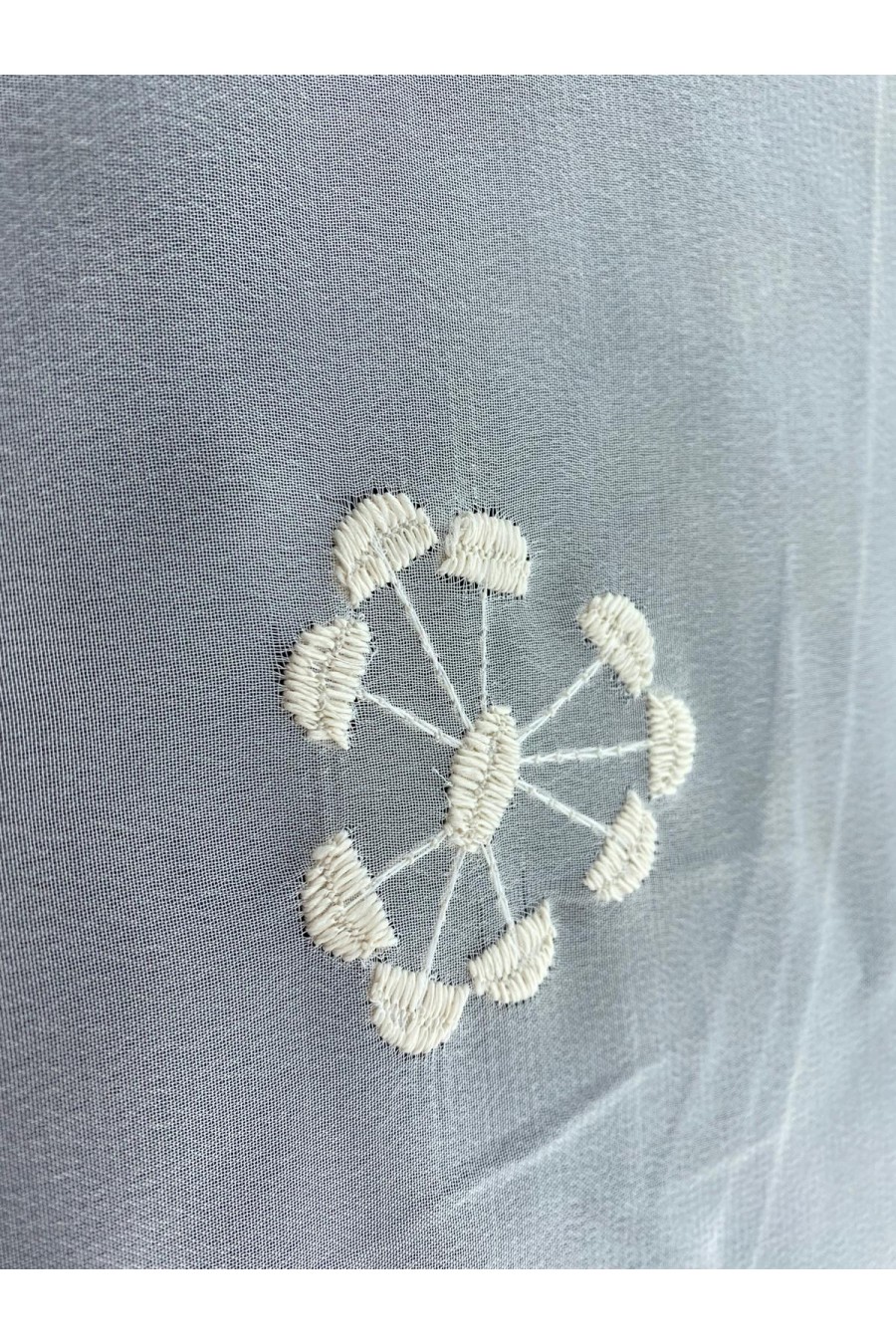 Beyaz Zemin Şifon Üzeri Brode