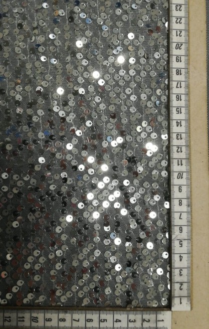 Tül İthal Lez Likralı Beyaz Zemin Gümüş Pullu