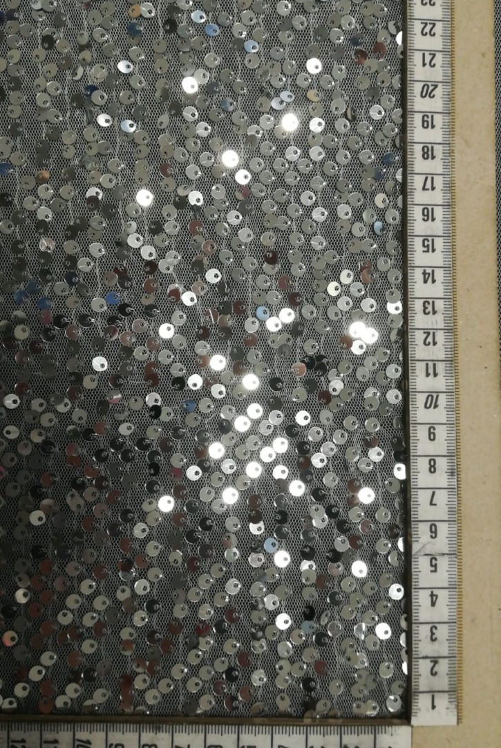 Tül İthal Lez Likralı Beyaz Zemin Gümüş Pullu