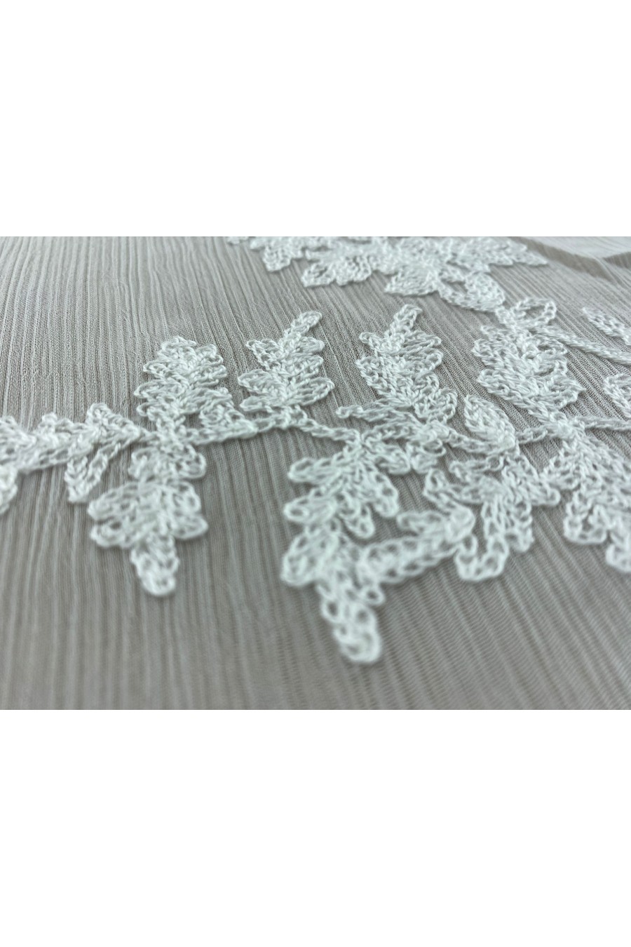 Beyaz Polyester Brode, 125 cm