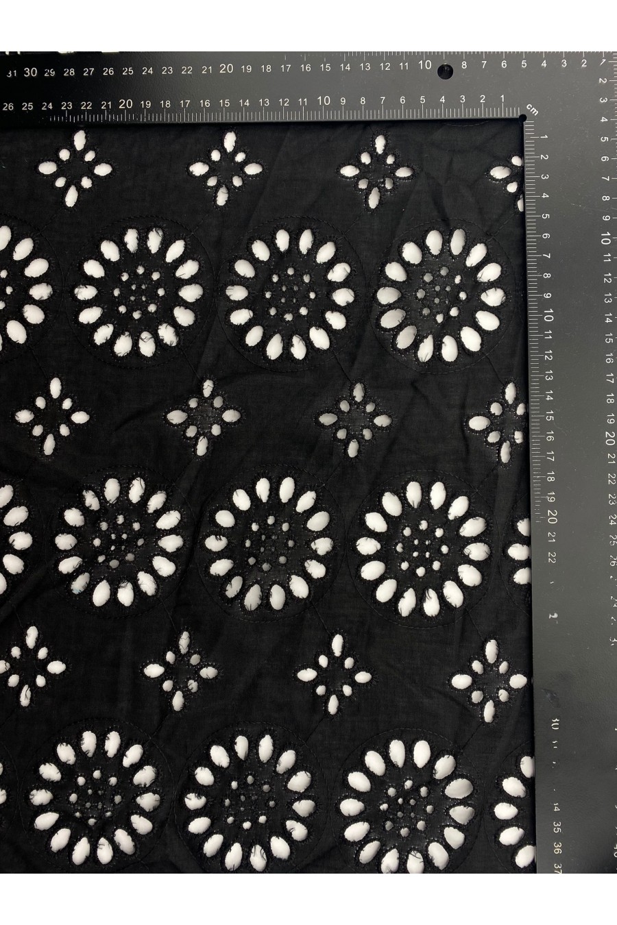 Siyah Zemin Siyah İplikli Vual Pamuk Polyester Brode