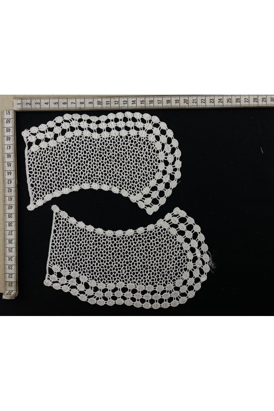 Parlak Polyester Yaka Brode Kumaş