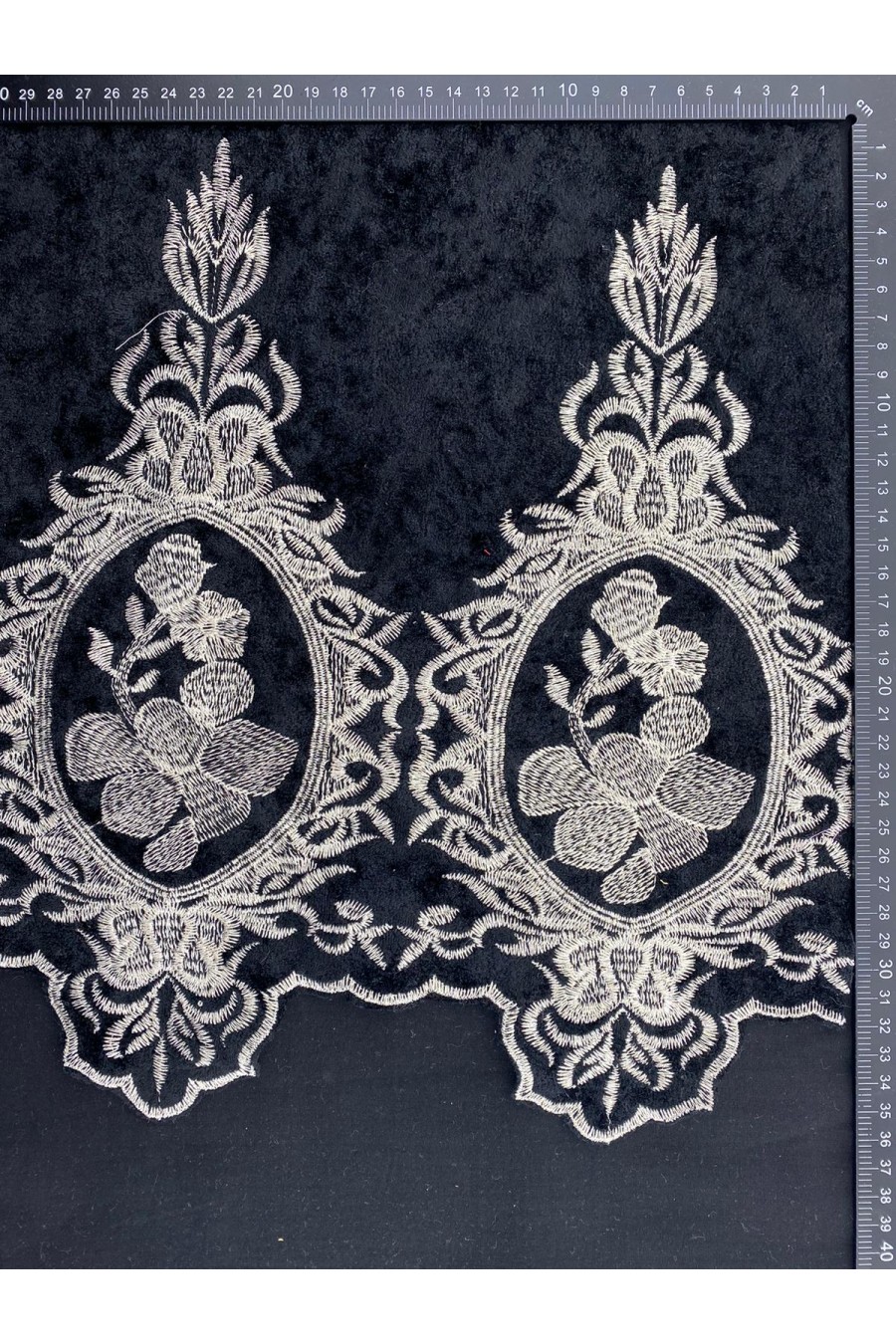 Siyah-Gümüş Kadife Brode Kumaş