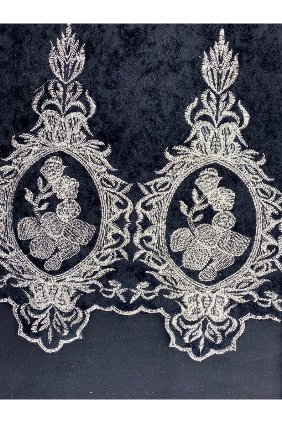 Siyah-Gümüş Kadife Brode Kumaş
