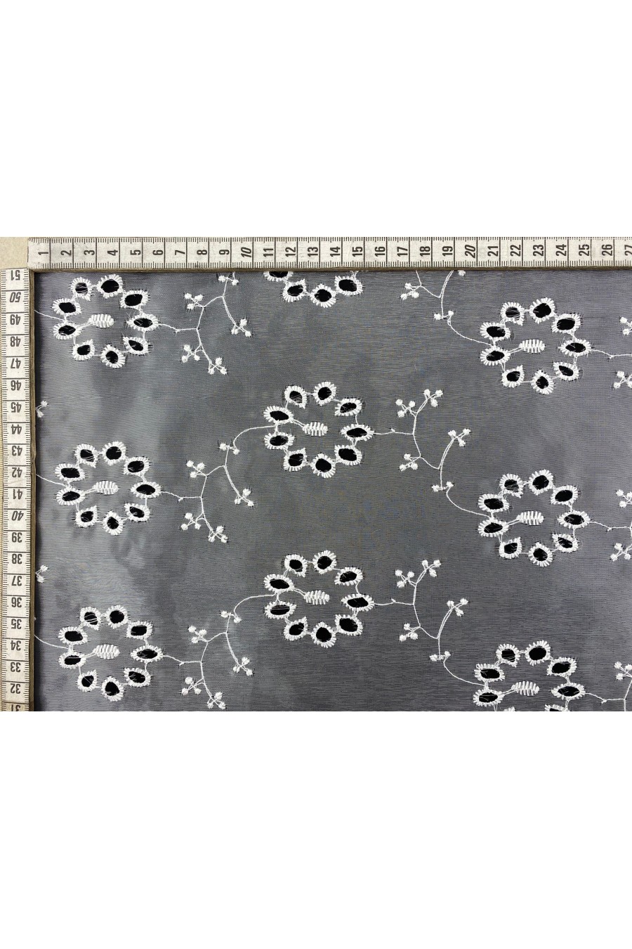 Brode Yerli Lez Organze Üzeri Bohrerli Beyaz