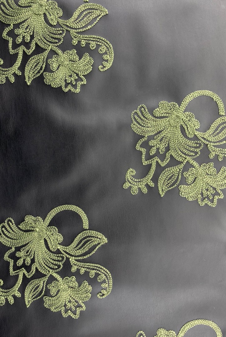 24361 KUMAŞ/YERLİ/LEZ/POLYESTER/DERİ/YEŞİL NAKIŞLI/SİYAH/150 CM