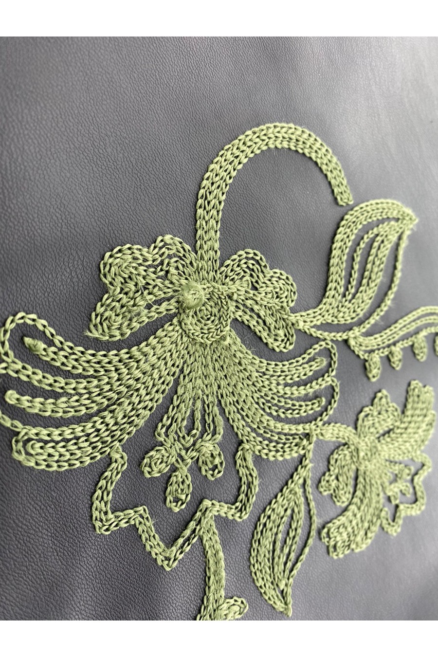 24361-METRE 24361 KUMAŞ/YERLİ/LEZ/POLYESTER/DERİ/YEŞİL NAKIŞLI/SİYAH/150 CM