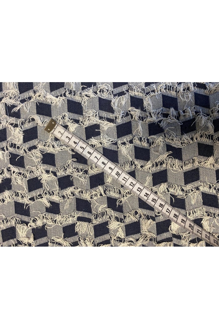 22303 KUMAŞ/YERLİ/LEZ/POLYESTER/PAMUK/BEYAZ-LACİVERT/145 CM