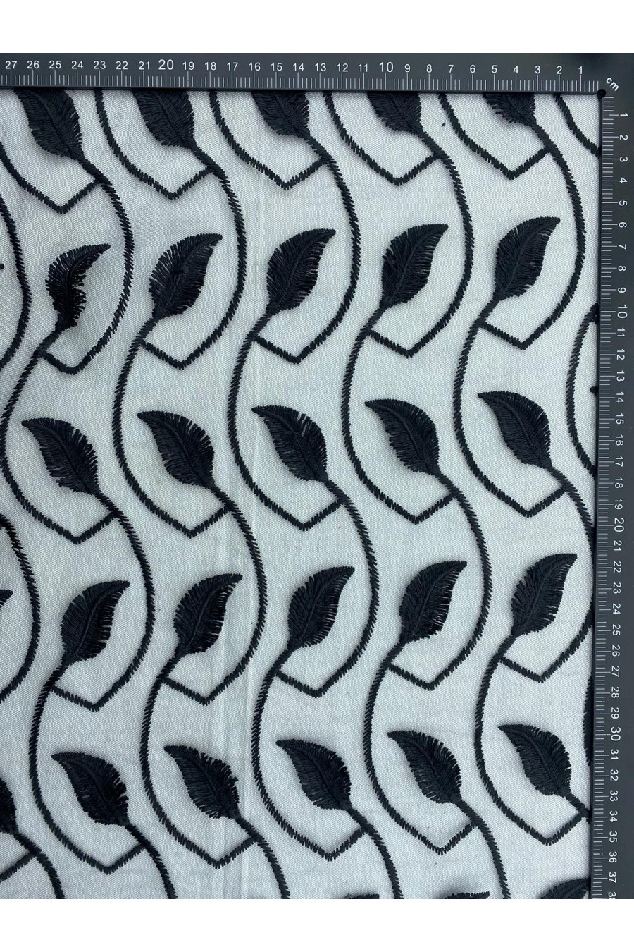 Siyah Mat Polyester Tül Üzeri Brode - 140 cm