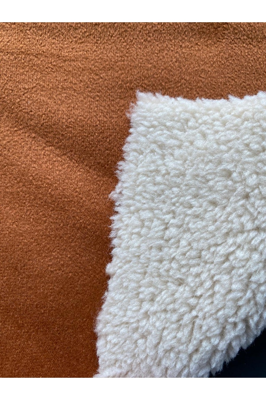 22583 KUMAŞ/YERLİ/LEZ/POLYESTER/KİREMİT ZEMİN/KREM KÜRK/155 CM