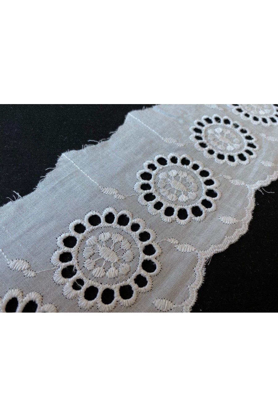 12097-METRE 9 cm Kasar İşlemeli Vual Brode Bant