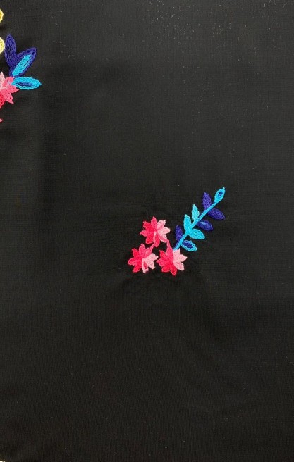 Siyah Zemin Multi Renk Nakışlı Şifon Üzeri Brode Kumaş