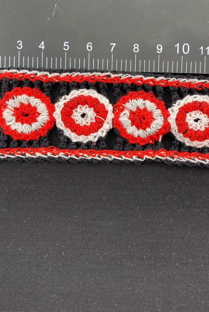Siyah-Kırmızı-Beyaz Tığ İşi Bant, 4 cm