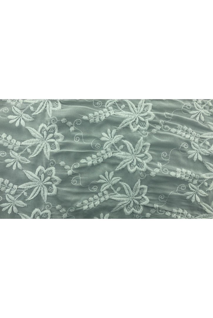 Beyaz Şifon Zemin Üzerine Mat Polyester Brode Kumaş