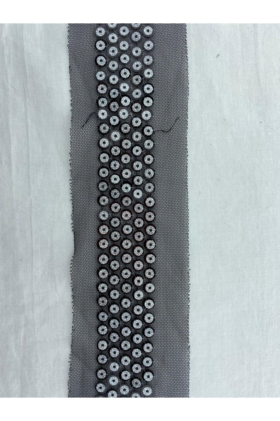 Siyah Mesh Üzeri Gümüş-Siyah Pullu Bant, 3 cm