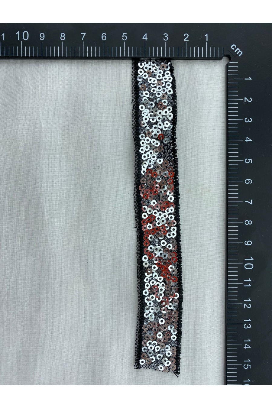 Beyaz Tül Üzeri Gümüş Pullu Bant, 2 cm