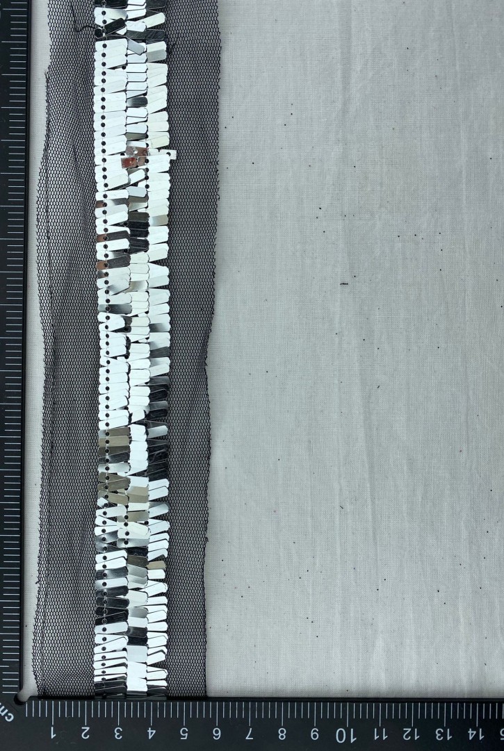 Siyah Mesh Tül Üzeri 3 Sıralı Gümüş Pullu Bant, 2 cm