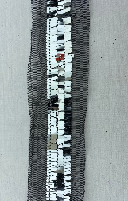 Siyah Mesh Tül Üzeri 3 Sıralı Gümüş Pullu Bant, 2 cm