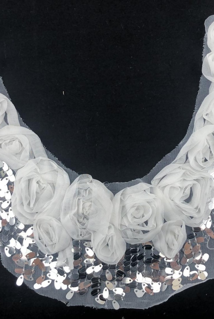 Beyaz Pullu Süzeneli Nakışlı Yaka – Şık ve Modern